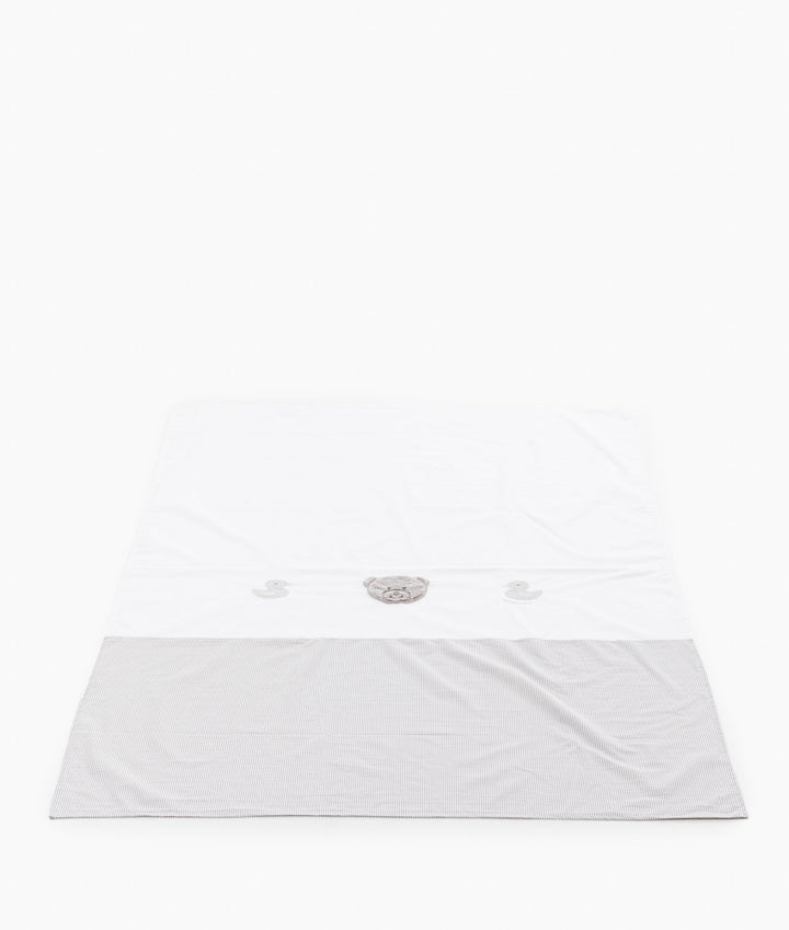 Flat sheet for cot in white and grey